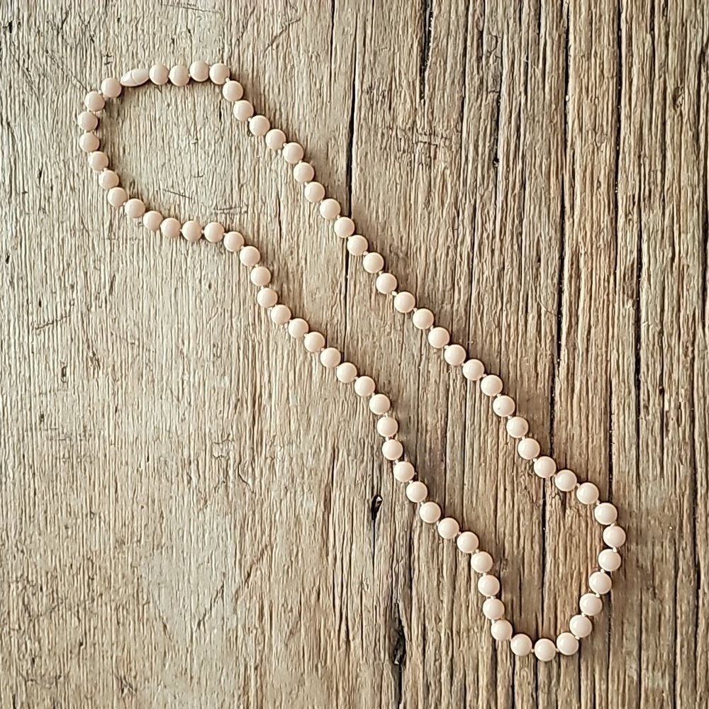 VINTAGE | Light Pink Beaded Necklace